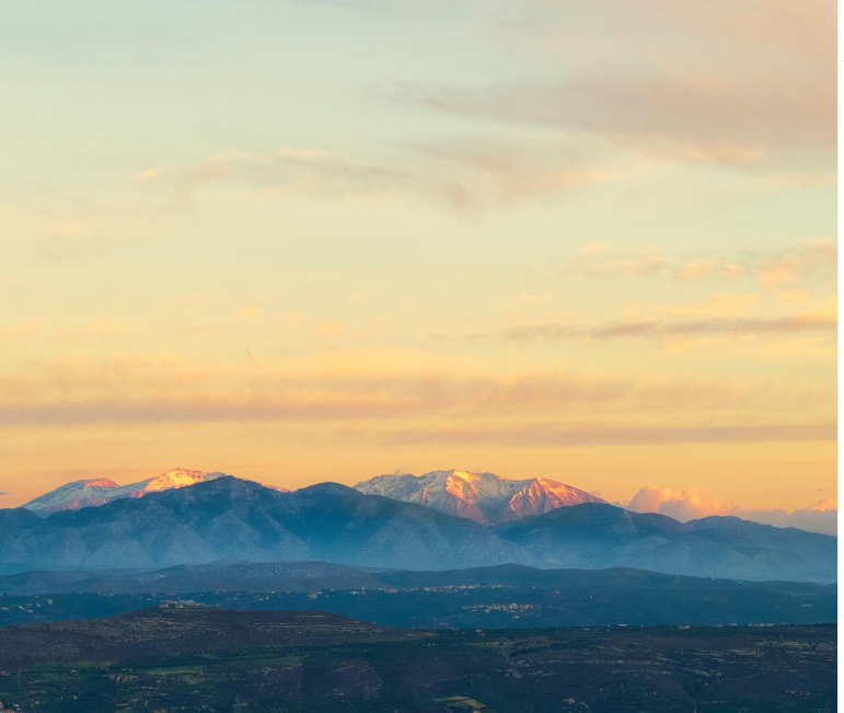 Με θέα τα χιονισμένα βουνά (φωτο)