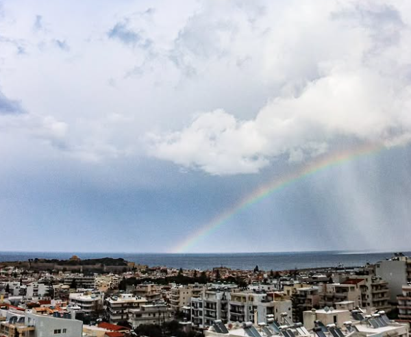 Το ουράνιο τόξο στολίζει το Ρέθυμνο (φωτο)