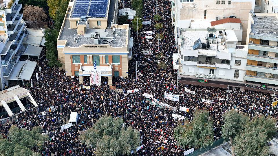 Συλλαλητήριο για την τραγωδία των Τεμπών: Η τεράστια συμμετοχή των Ελλήνων και τα μηνύματα που έστειλαν προς την Εκτελεστική και την Δικαστική εξουσία