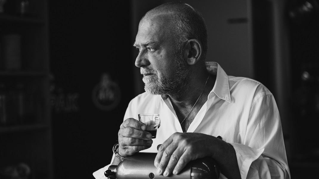 Στέλιος Παρλιάρος για Άκη Πετρετζίκη: “Δεν υπάρχει καμία κόντρα μεταξύ μας, τον αγαπώ γι’ αυτό που κάνει”