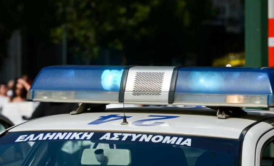 Αίγιο: Έκρυψε 10.000 ευρώ από την κοκαΐνη στο… κουρτινόξυλο