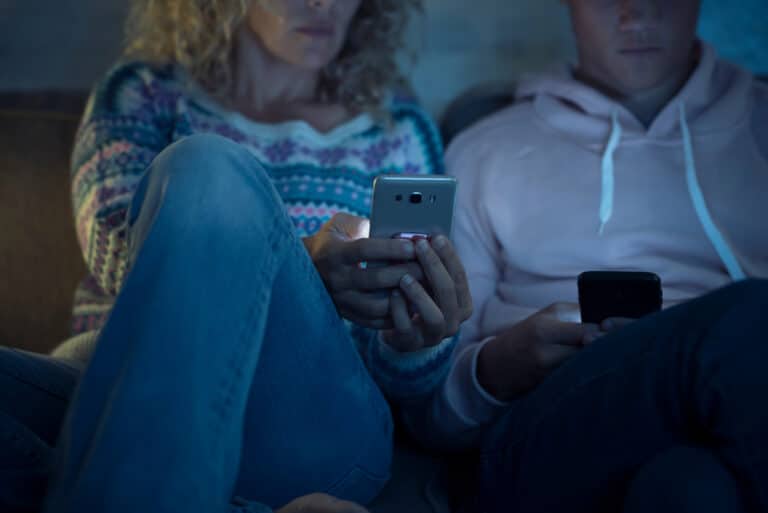 Λόγοι που ένας άντρας κρύβει τη σχέση του στα social media