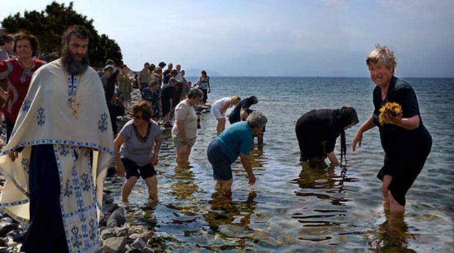 Έθιμο της Μαλλιαρής Πέτρας: Αναβιώνει για άλλη μια χρονιά στον Καράβολα