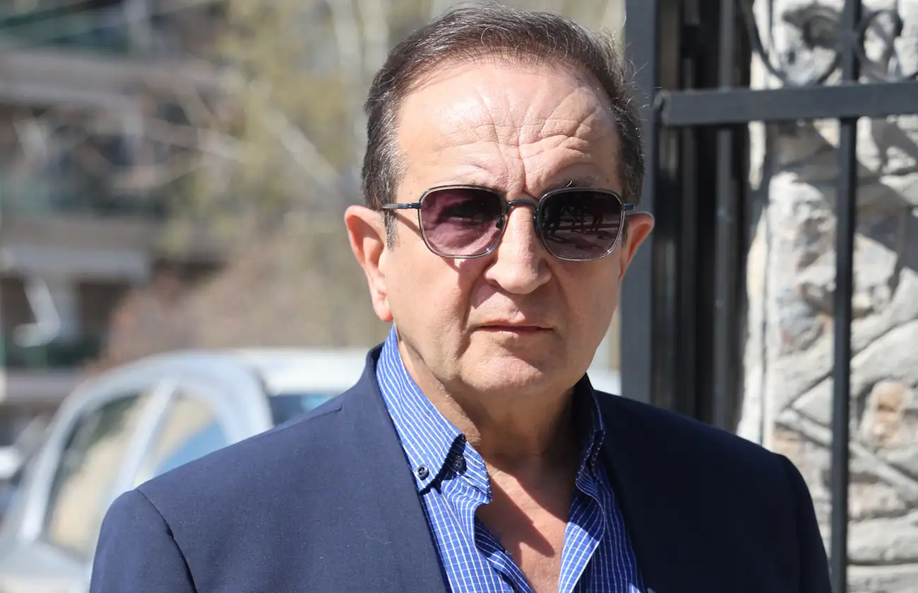 Σπύρος Μπιμπίλας: “Πληγώθηκα πολύ όταν άκουσα το ανέκδοτο, το “τίποτα έγινε βουλευτής”