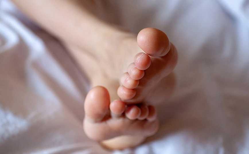 Το beauty tip της ημέρας: Δύο συνταγές για τέλειο πεντικιούρ με υλικά που έχετε στο σπίτι