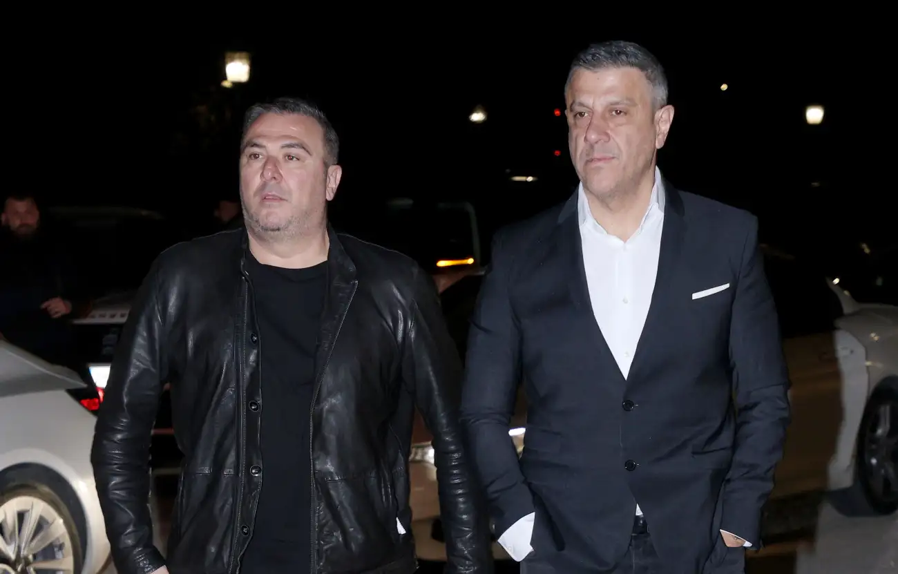 Ρέμος – Πηλαδάκης: Γκρεμίζεται το εκκλησάκι τους στη Μύκονο
