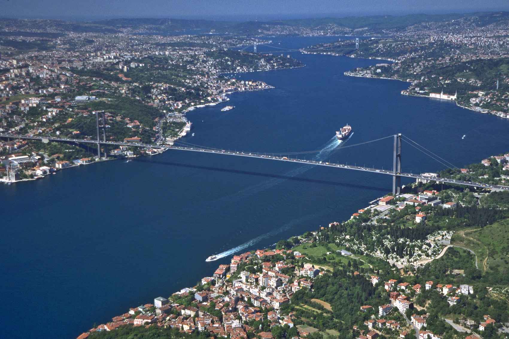 Τουρκία: Αύξηση 15% των τελών στα Στενά του Βοσπόρου