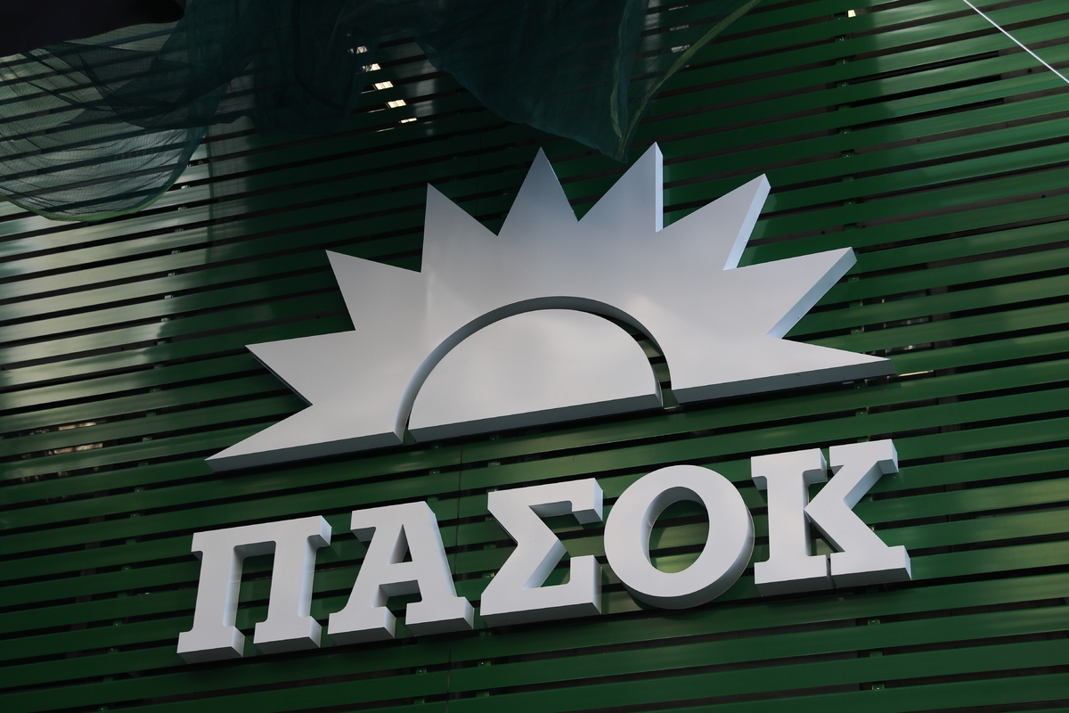 Βουλή: Τροπολογία του ΠΑΣΟΚ για τις τραπεζικές χρεώσεις και την προστασία των καταναλωτών