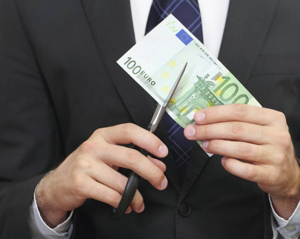 Πότε και ποια επιδόματα θα κοπούν μετά το φακέλωμα