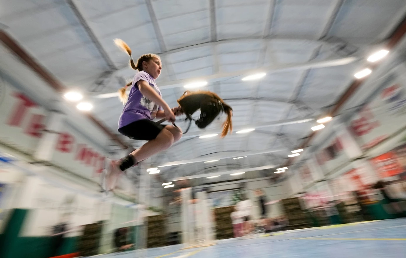 Γιατί το Hobby Horsing είναι τόσο περίεργο;