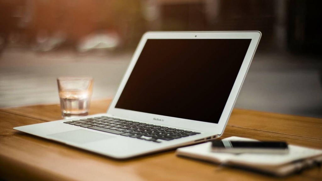 Γιατί ζητούν να βγάλεις από την τσάντα το laptop στον έλεγχο των αεροδρομίων