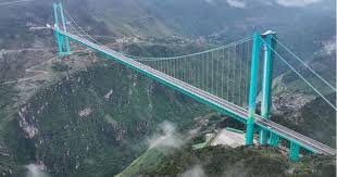 Νέο παγκόσμιο ρεκόρ: Η Κίνα παρουσιάζει τη ψηλότερη γέφυρα στον κόσμο