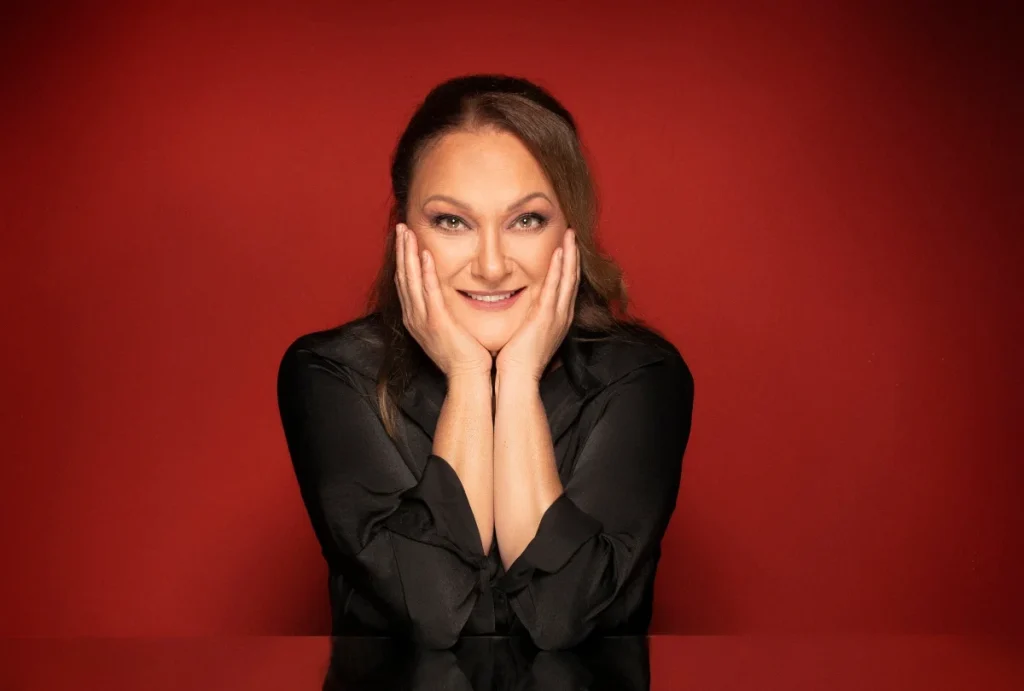 Η Ρένια Λουιζίδου παραδέχτηκε πως ήταν διστακτική για την επιστροφή της σειράς «Το Σόι Σου»