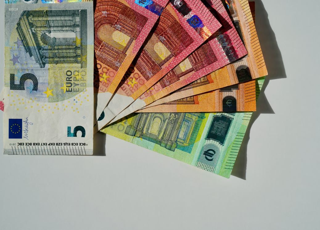 Βρήκε τυχαία στο μπουφάν του ένα ξεχασμένο δελτίο Λόττο που κέρδιζε 15,3 εκατ. ευρώ Βρήκε τυχαία στο μπουφάν του ένα ξεχασμένο δελτίο Λόττο που κέρδιζε 15,3 εκατ. ευρώ