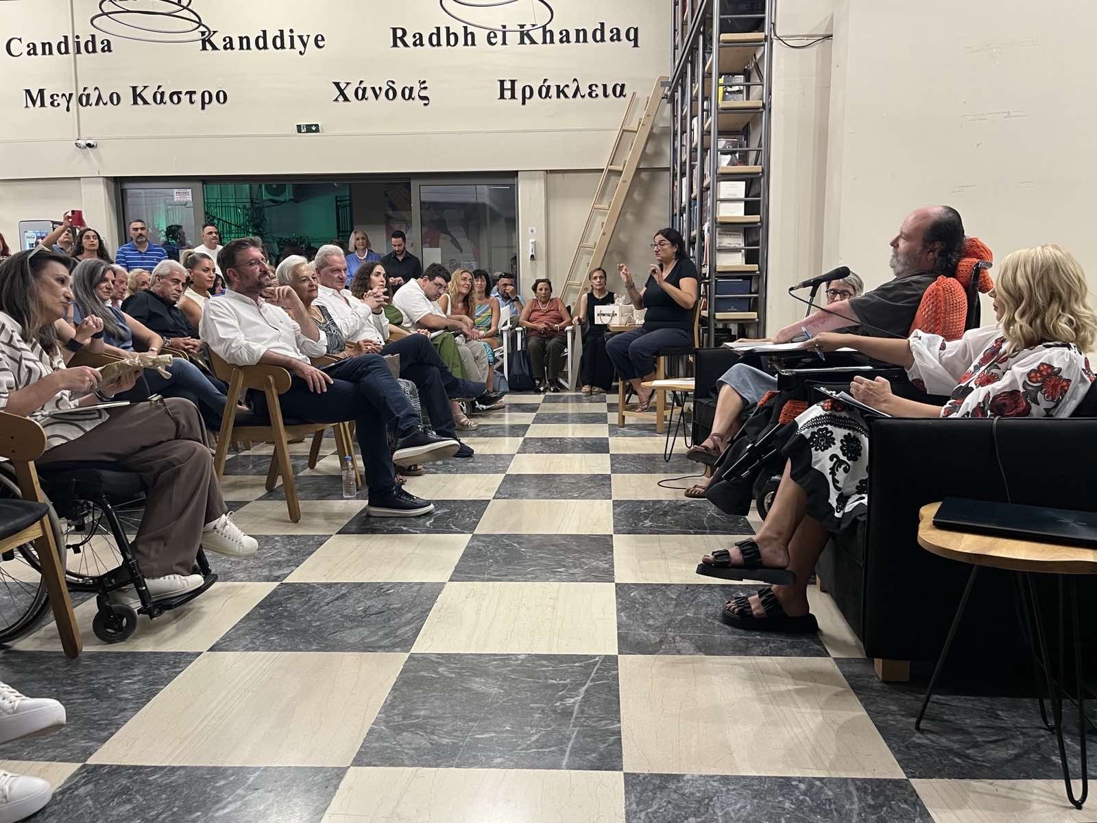 Στην παρουσίαση του βιβλίου «Το ταβάνι στο χιόνι» του Κωνσταντίνου Σύρμου ο Δήμαρχος Ηρακλείου