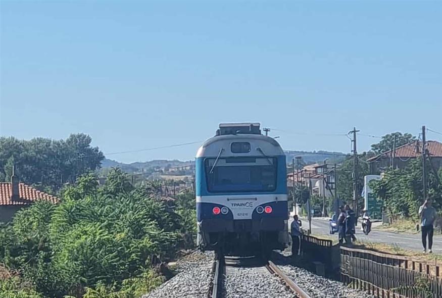 Hellenic Train για Σουφλί: Το φορτηγάκι παραβίασε την αφύλακτη διάβαση – Καλά στην υγεία τους οι επιβάτες