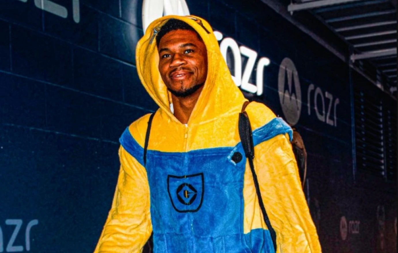 Η halloween εμφάνιση του Γιάννη Αντετοκούνμπο στον αγώνα τον Μπακς που έγινε viral