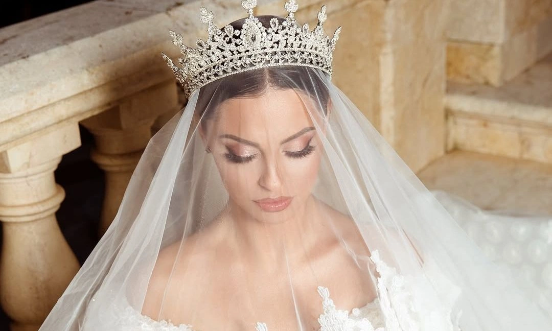 Δήμητρα Αλεξανδράκη: H πόζα με νυφικό μετά τον χωρισμό Δήμητρα Αλεξανδράκη: H πόζα με νυφικό μετά τον χωρισμό