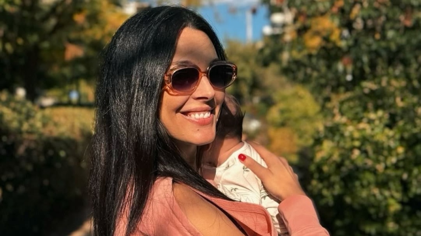 Η Ιωάννα Τριανταφυλλίδου φωτογραφίζεται με τον δύο μηνών γιο της Η Ιωάννα Τριανταφυλλίδου φωτογραφίζεται με τον δύο μηνών γιο της