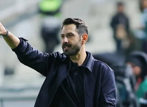 Τέλος ο Πετράκης για την ΑΕΛ