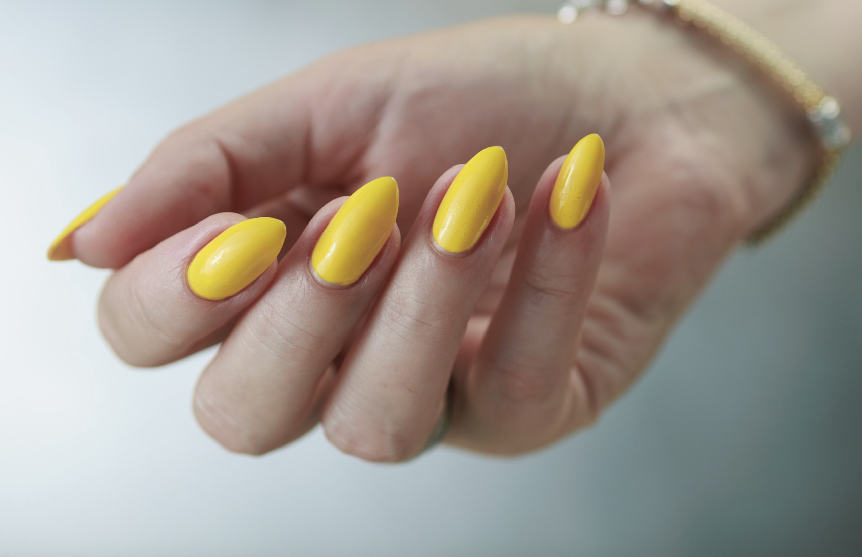 Πέντε μύθοι για τα νύχια από μια διάσημη nail artist