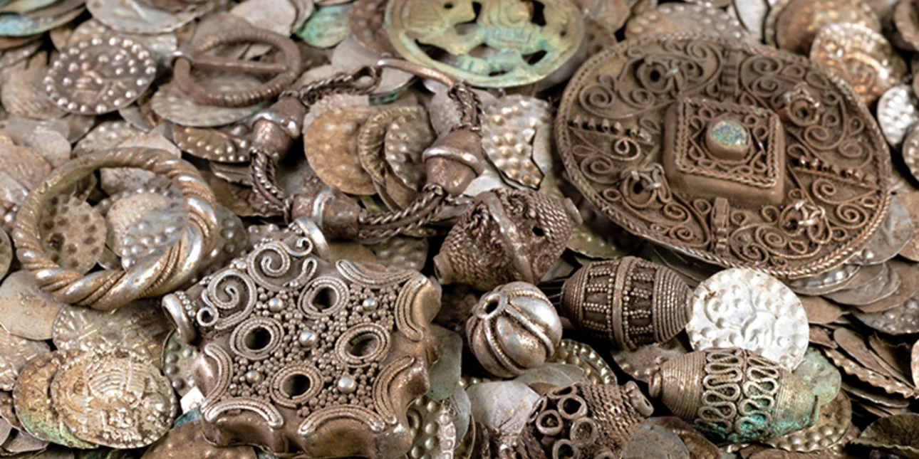 Ψαράς πήγε να μαζέψει σκουλήκια για δόλωμα και βρήκε έναν μοναδικό θησαυρό