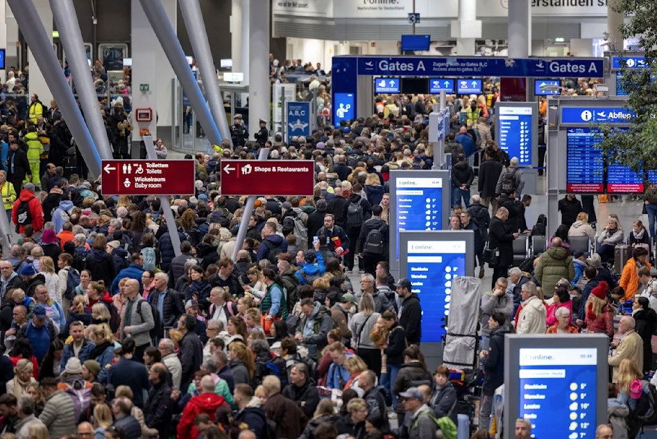 Ταξιδιωτικό χάος στις ΗΠΑ: Παραλύει η αεροπορική κίνηση σε ένα από τα πιο πολυσύχναστα αεροδρόμια