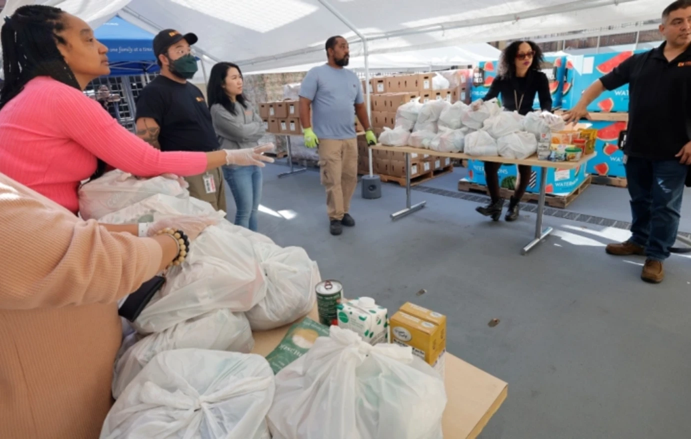 ΗΠΑ: Πολίτες σχηματίζουν ουρές για τρόφιμα εν μέσω του παρατεταμένου shutdown