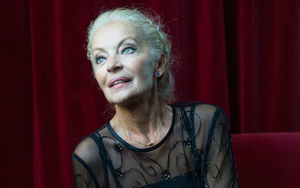 Αλιφέρη: “Δεχόμουν χιλιάδες γράμματα από θαυμαστές, τα έβαζα σε γιγαντιαίες σακούλες σκουπιδιών” Αλιφέρη: “Δεχόμουν χιλιάδες γράμματα από θαυμαστές, τα έβαζα σε γιγαντιαίες σακούλες σκουπιδιών”