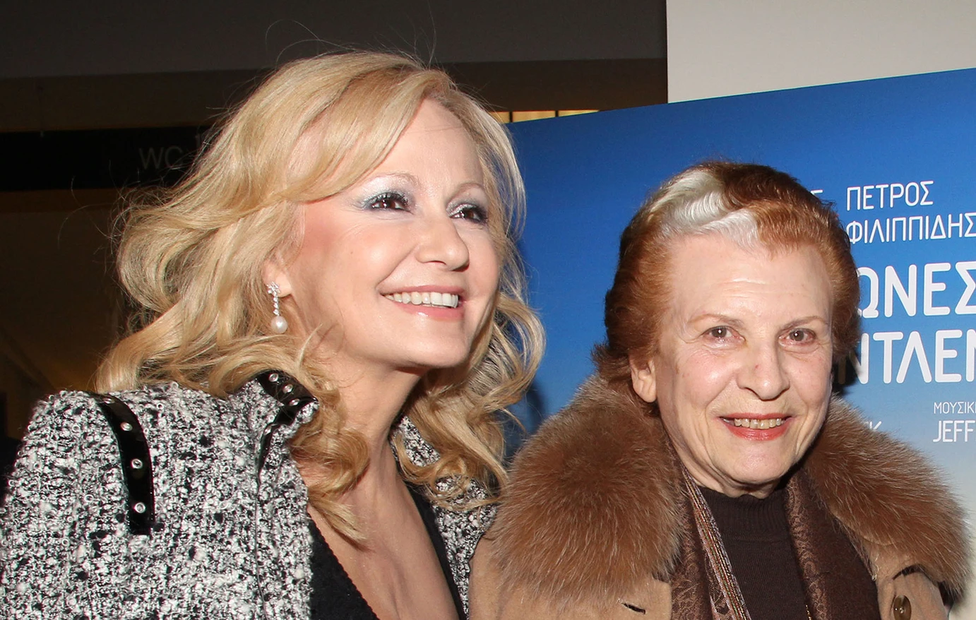 Νικολούλη: Το πρώτο μήνυμα μετά την κηδεία της μητέρας της