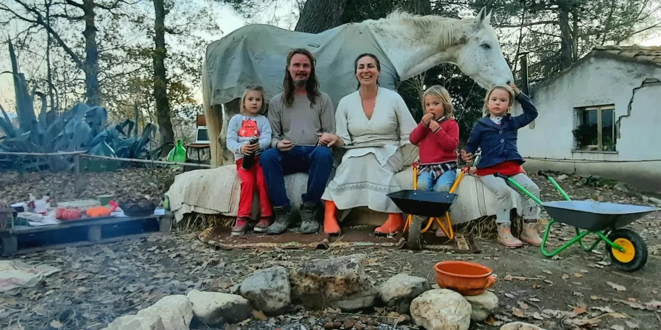 Ιταλία: Απομάκρυναν τα τρία παιδιά από την οικογένεια που ζούσε απομονωμένη στο δάσος