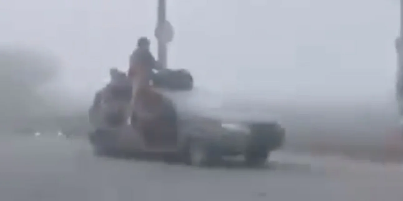 Sky News: Ρωσική επέλαση μέσα στην ομίχλη στην Ουκρανία – Σκηνές βγαλμένες από το Mad Max