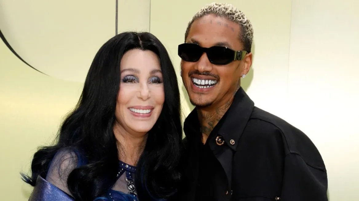 H Σερ αδιαφορεί για τα αρνητικά σχόλια για τη διαφορά ηλικίας με τον σύντροφό της