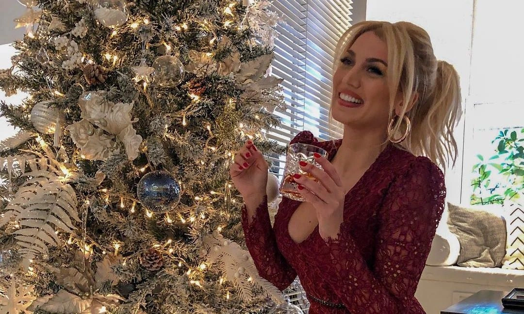 Σπυροπούλου: Στόλισε το χριστουγεννιάτικο δέντρο της