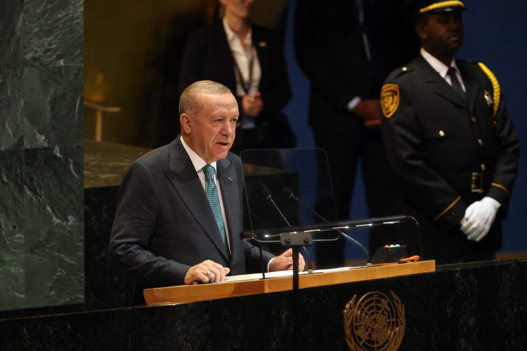 Ερντογάν σε Μαδούρο: Να μείνουν ανοικτοί οι δίαυλοι επικοινωνίας Βενζουέλας και ΗΠΑ Ερντογάν σε Μαδούρο: Να μείνουν ανοικτοί οι δίαυλοι επικοινωνίας Βενζουέλας και ΗΠΑ