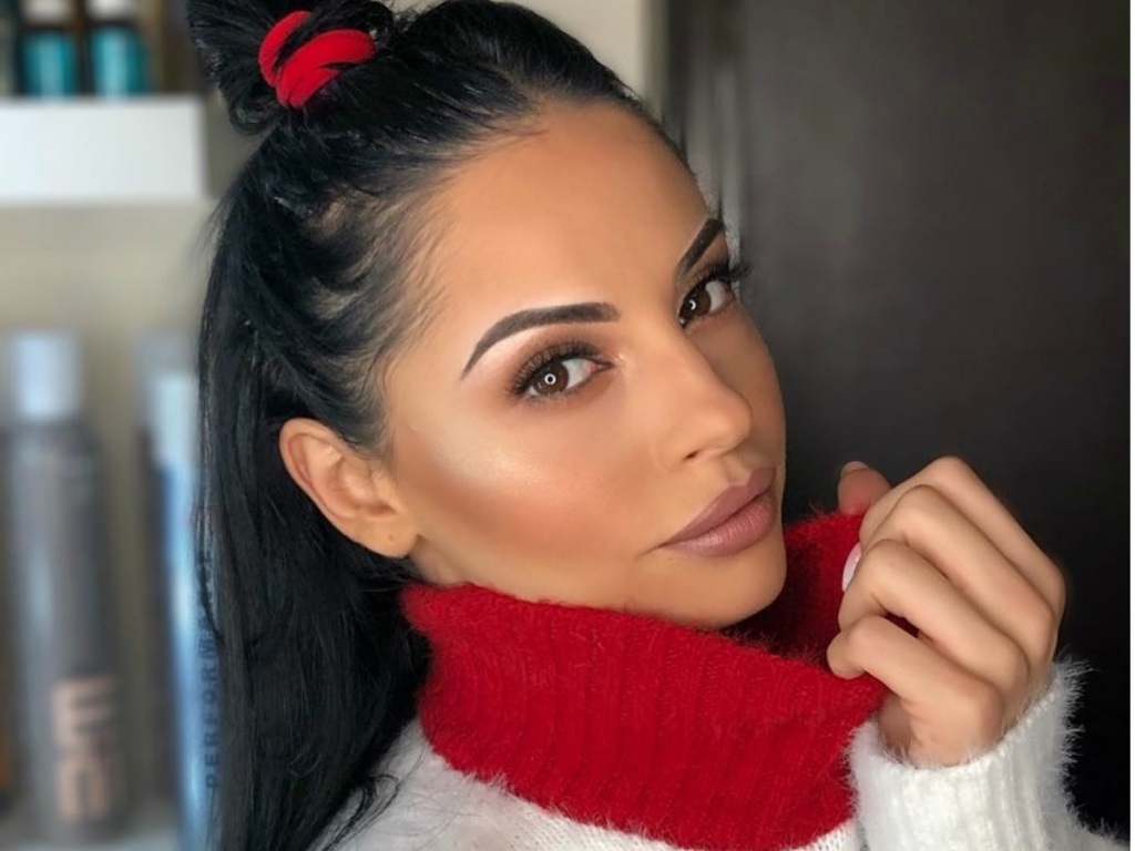 Αλεξανδράκη: “Έκανα κακό στον εαυτό μου, είπα στην Ιωάννα Τούνη ότι θα πηδήξω από το μπαλκόνι της” Αλεξανδράκη: “Έκανα κακό στον εαυτό μου, είπα στην Ιωάννα Τούνη ότι θα πηδήξω από το μπαλκόνι της”