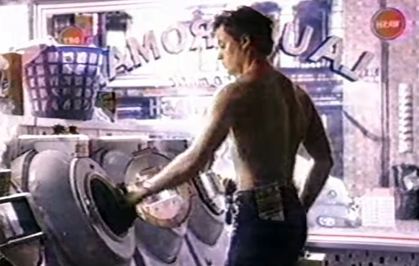 Η τολμηρή διαφήμιση τζιν των ’80s που ανέτρεψε τα στερεότυπα για το ανδρικό σώμα