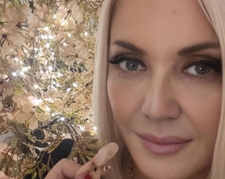 Κορομηλά: Στόλισε χριστουγεννιάτικα το σαλόνι της κι είναι υπέροχο!