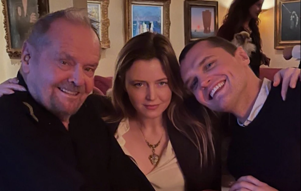 Ο Τζακ Νίκολσον αγκαλιά με τα δύο παιδιά του