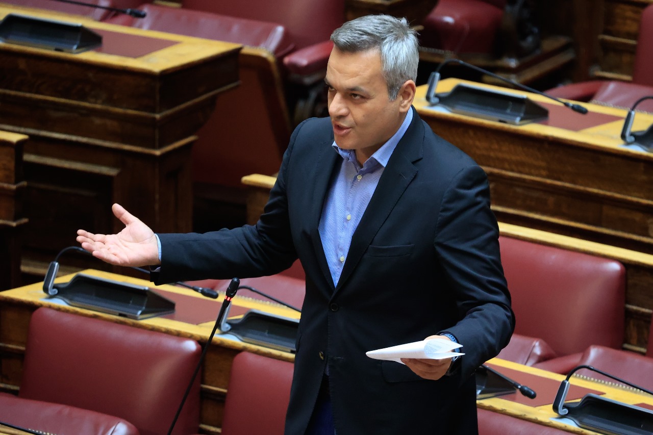 Την κατάργηση της εισφοράς αλληλεγγύης 2% των δημοσίων υπαλλήλων ζητάει ο Χάρης Μαμουλάκης