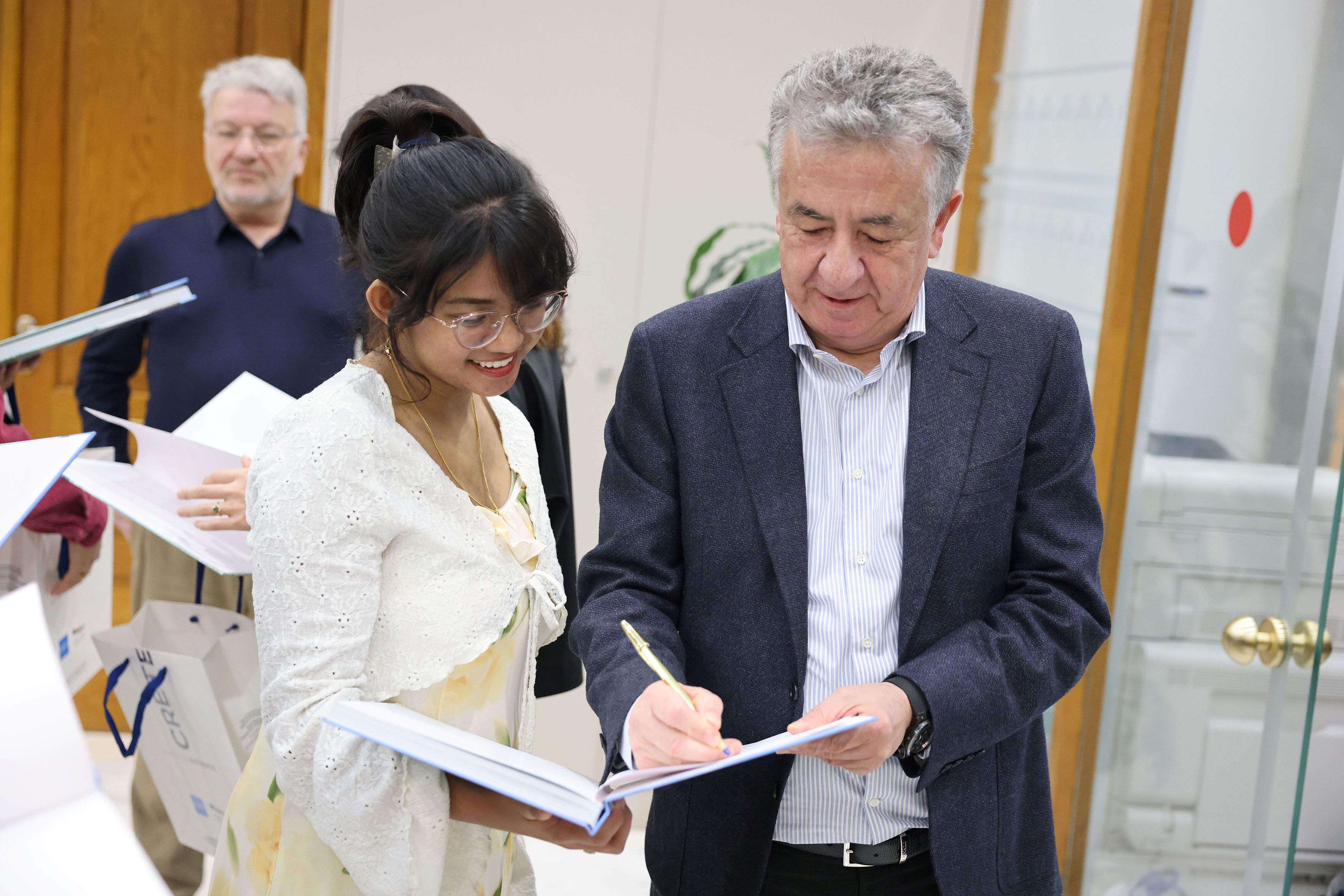 Επιπτώσεις της κλιματικής αλλαγής στη Δημόσια Υγεία: Χάρβαρντ και ΕΛΜΕΠΑ παρουσίασαν πορίσματα επιστημονικού συμποσίου στον Περιφερειάρχη Κρήτης