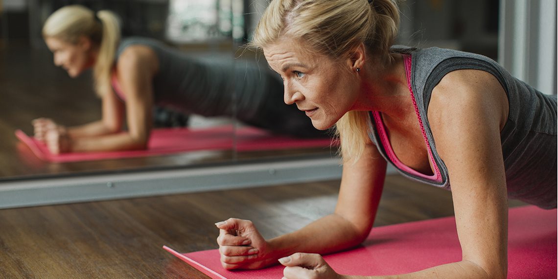Aσκήσεις για να γυμνάσεις όλο το σώμα σου στο σπίτι