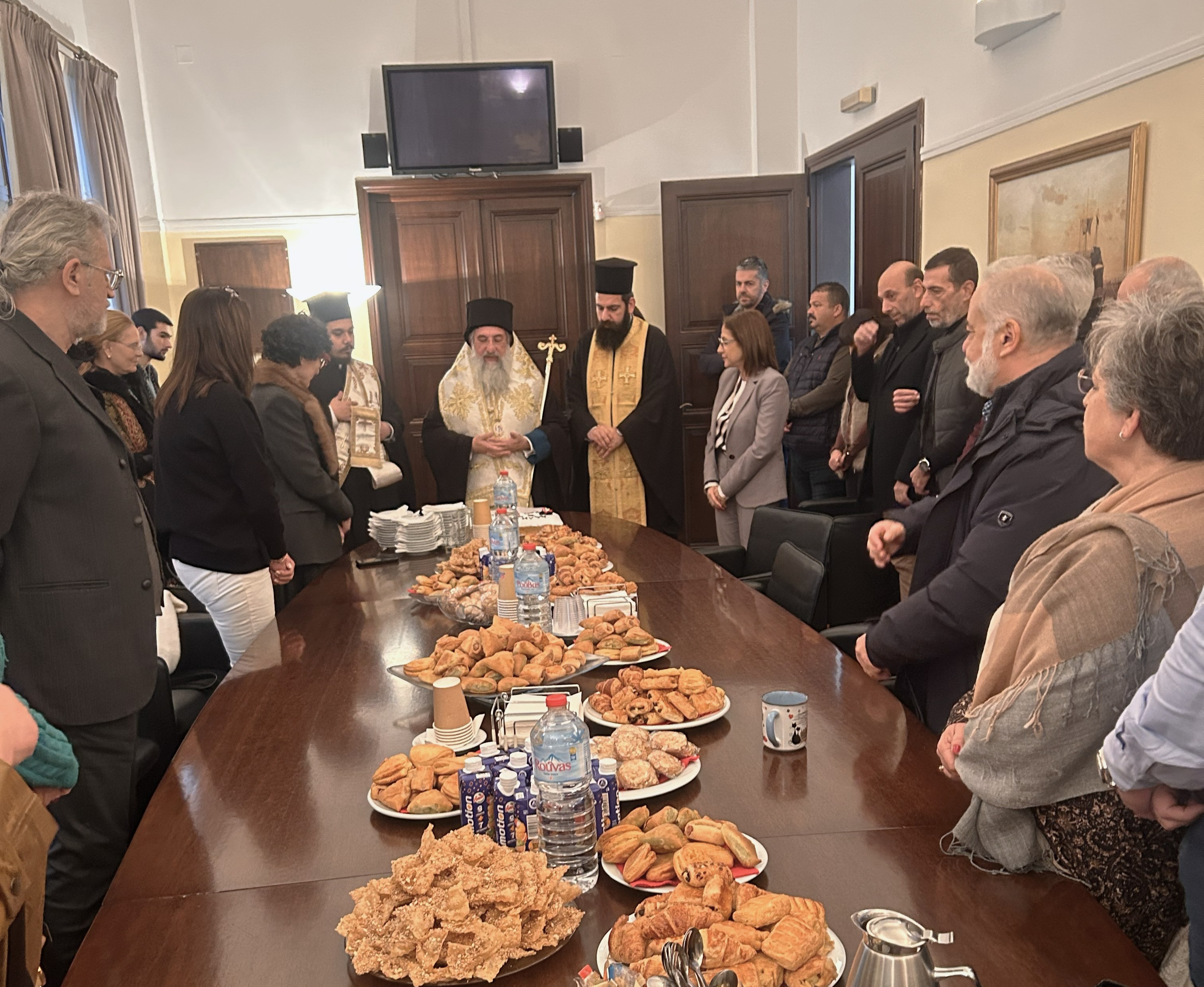 Αποκεντρωμένη Διοίκηση Κρήτης: Έκοψε την Πρωτοχρονιάτικη πίτα της (φωτο) Αποκεντρωμένη Διοίκηση Κρήτης: Έκοψε την Πρωτοχρονιάτικη πίτα της (φωτο)