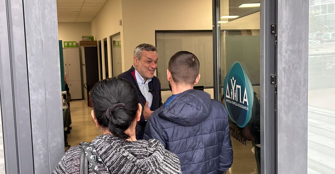 Στο πλευρό των ξενοδοχοϋπαλλήλων ο Χάρης Μαμουλάκης Στο πλευρό των ξενοδοχοϋπαλλήλων ο Χάρης Μαμουλάκης