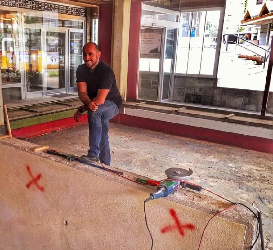 Φωτογραφίες «καίνε» τους ιδιοκτήτες του μπαρ στο Κραν Μοντανά!