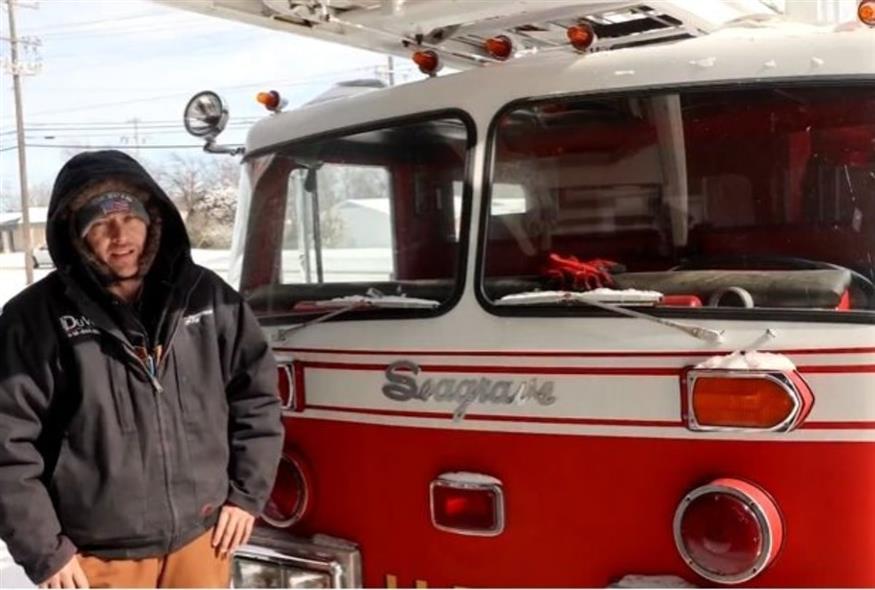 Οκλαχόμα: Ο εθελοντής με το vintage πυροσβεστικό που σώζει αστέγους από το ακραίο ψύχος (βίντεο) Οκλαχόμα: Ο εθελοντής με το vintage πυροσβεστικό που σώζει αστέγους από το ακραίο ψύχος (βίντεο)