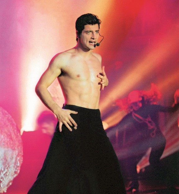 Ηλίας Ψινάκης για την πολυσυζητημένη φούστα του Σάκη Ρουβά