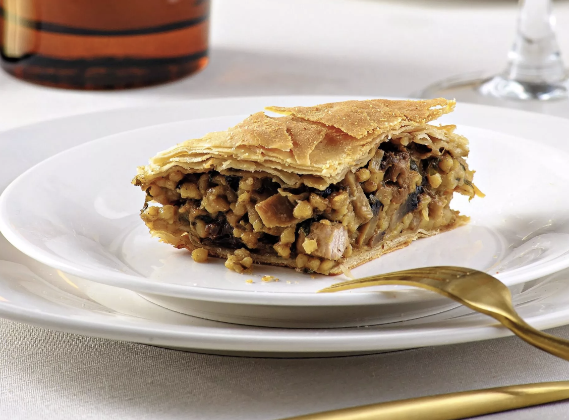 Τι θα φάμε σήμερα; Κρεατόπιτα με τραχανά και άγρια μανιτάρια