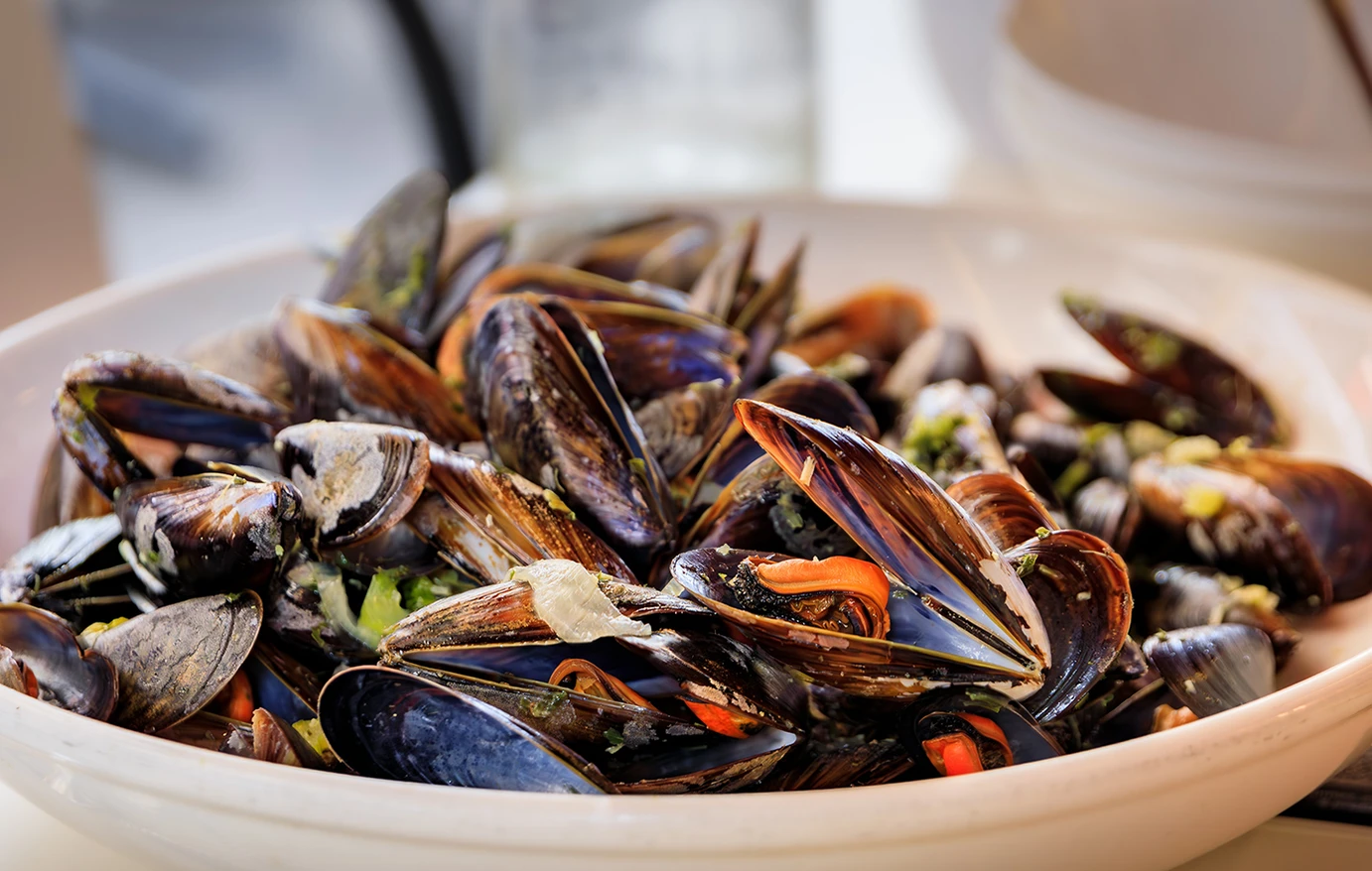 Τι θα φάμε σήμερα; Μύδια αχνιστά με σαφράν