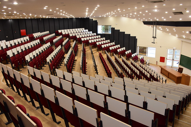 Να παύσει η “βιομηχανία παραγωγής μεταπτυχιακών και Διδακτορικών Τίτλων”, χωρίς περιεχόμενο, στην Ελλάδα